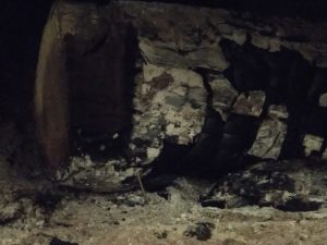 photo of burned out log without flame